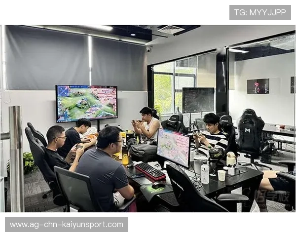 电竞选手的训练日常:高强度训练与心理调节,电竞选手的训练内容