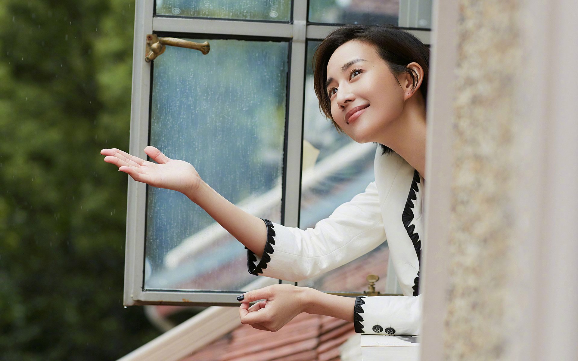 开云体育官网下载-决赛红牌风波加剧球队困境，红牌下场停赛吗