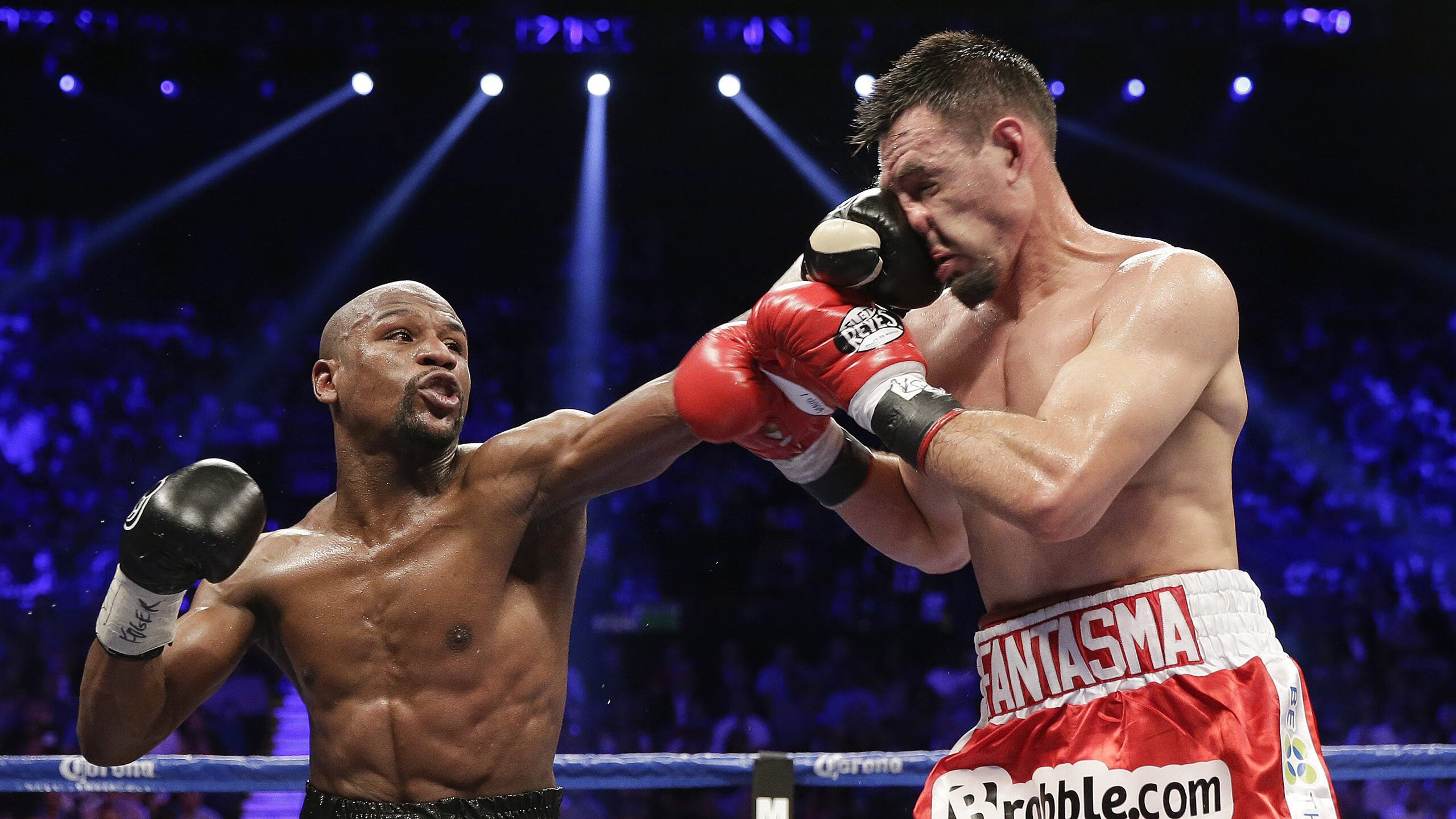 开云体育在线-C罗带领球队晋级淘汰赛表现出色，c罗欧冠淘汰赛进球